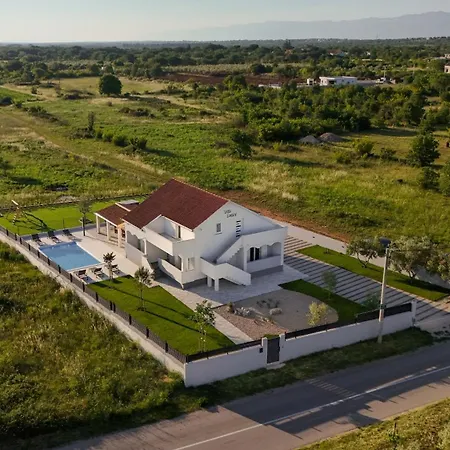 Villa Lucky